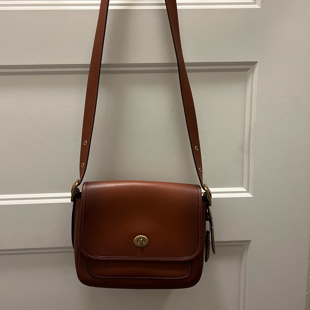 COACH RAMBLER CROSSBODY IN TAN